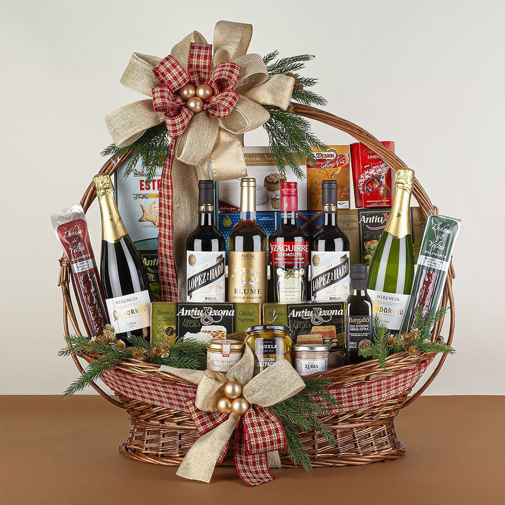 Panier de Noël avec assortiment de Noël et liqueurs