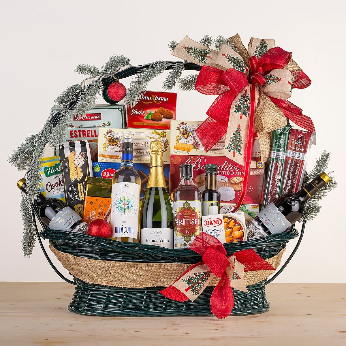 Christmas Basket with Christmas Assortment and Liquors