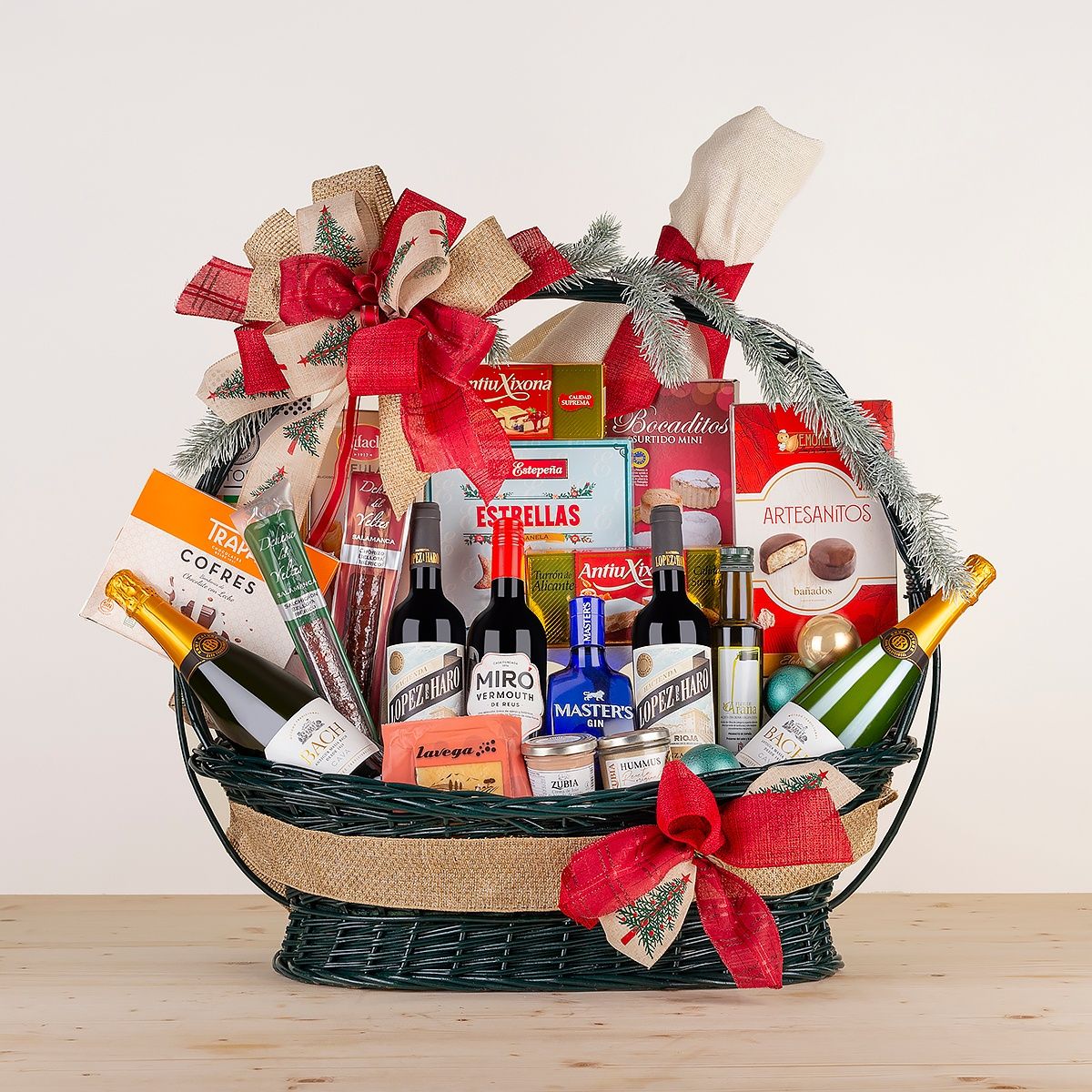 Christmas Basket with Iberian Sausages and Gran Reserva Duroc Ham