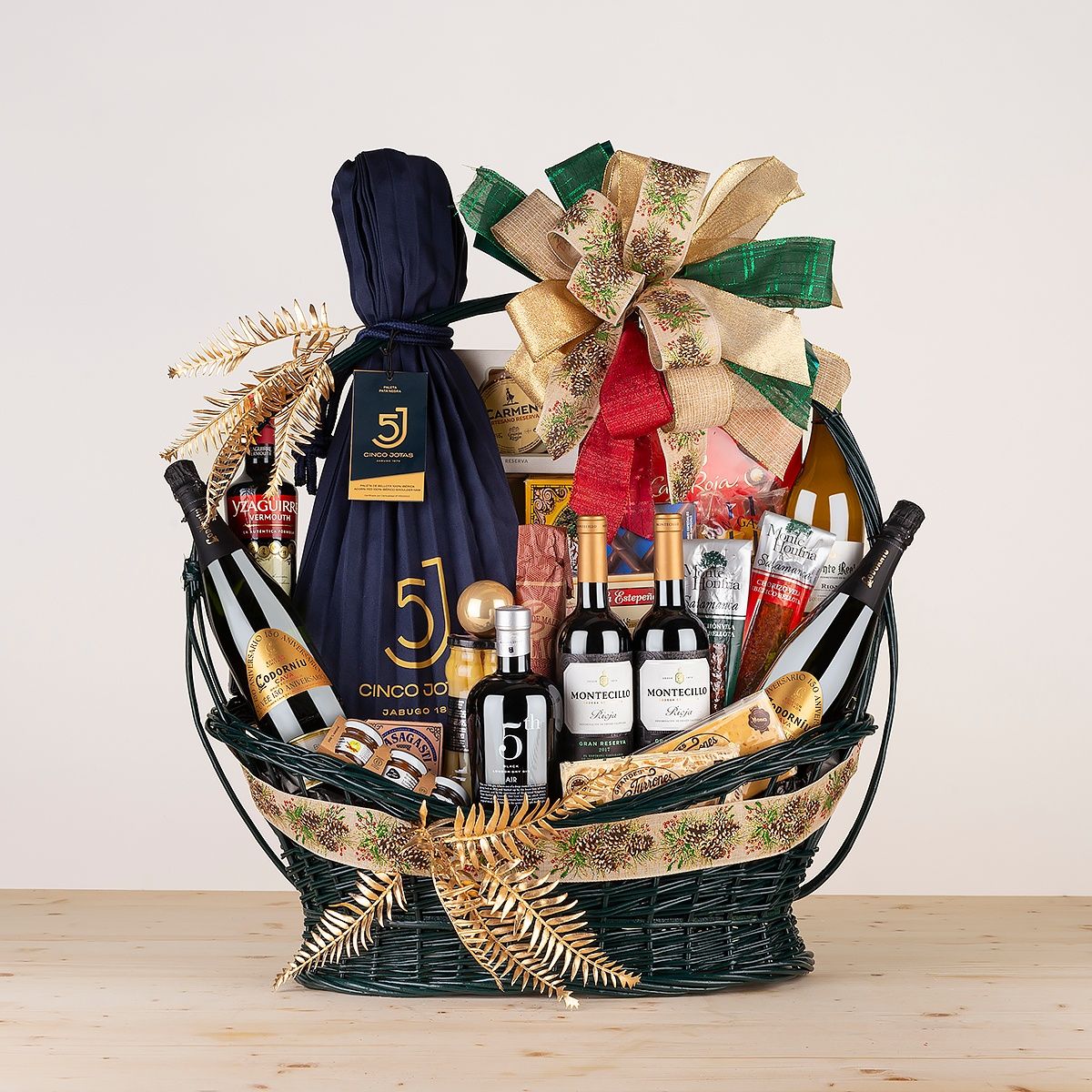 Christmas Basket with Cinco Jotas 100% Iberian Bellota Ham