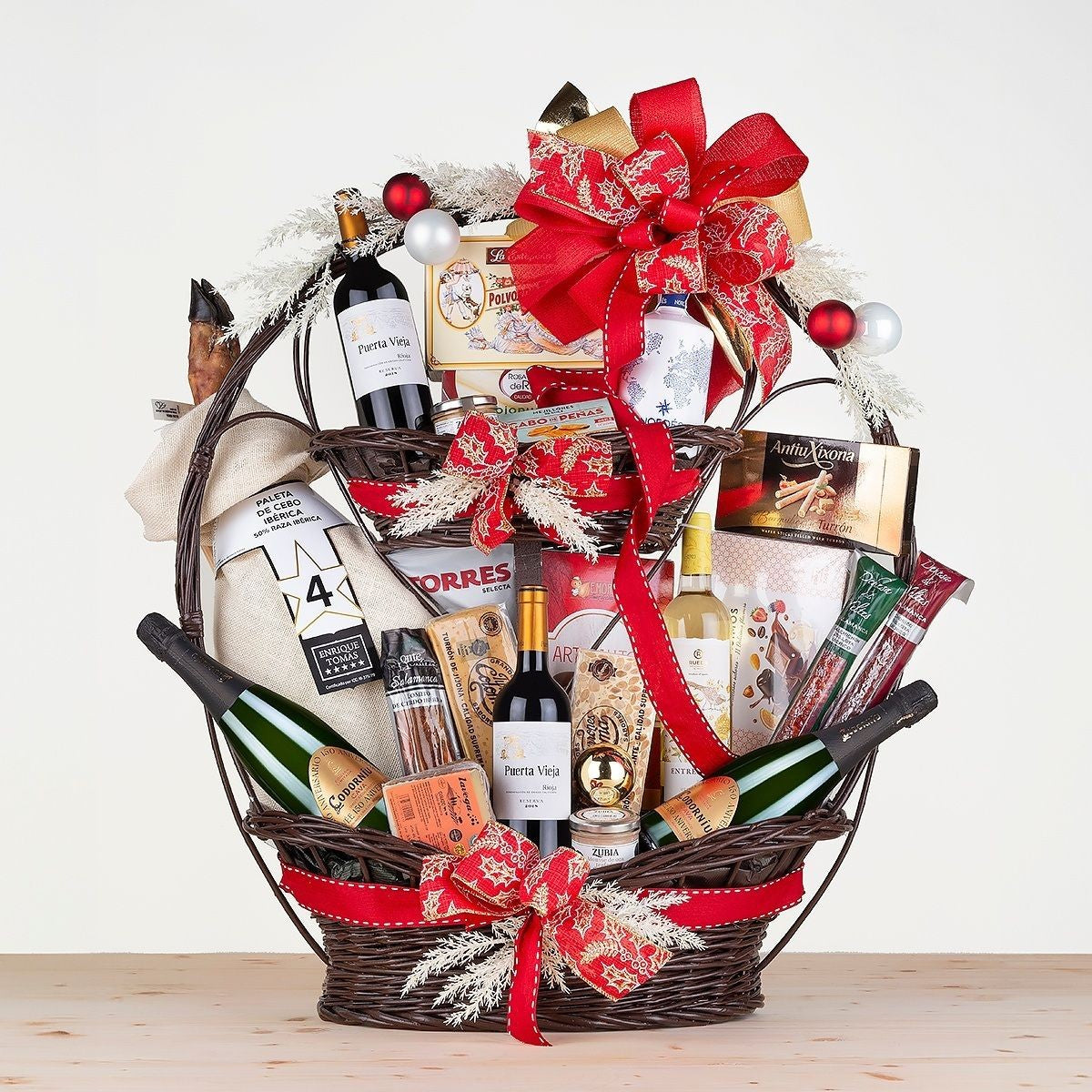 Christmas Basket with Iberian Cebo Shoulder "Jewels of the Serranía"