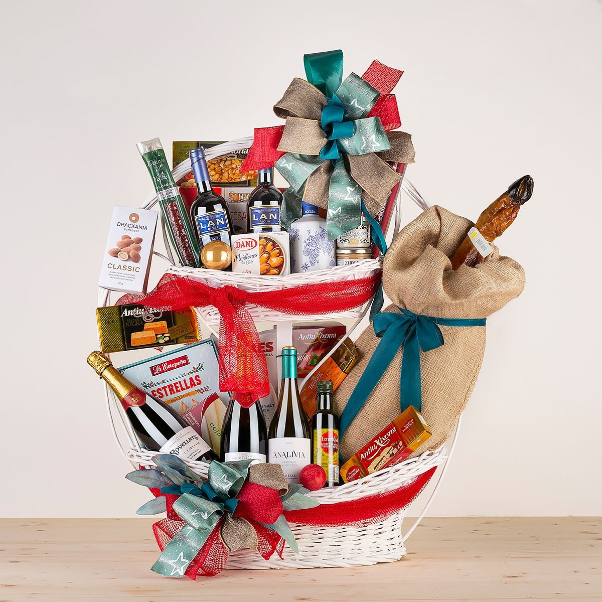 Panier de Noël avec épaule ibérique de Cebo "Joyas de la Serranía"